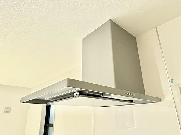 ■フードに覆われている為、匂いが換気扇に誘導され、効率的に排煙ができます