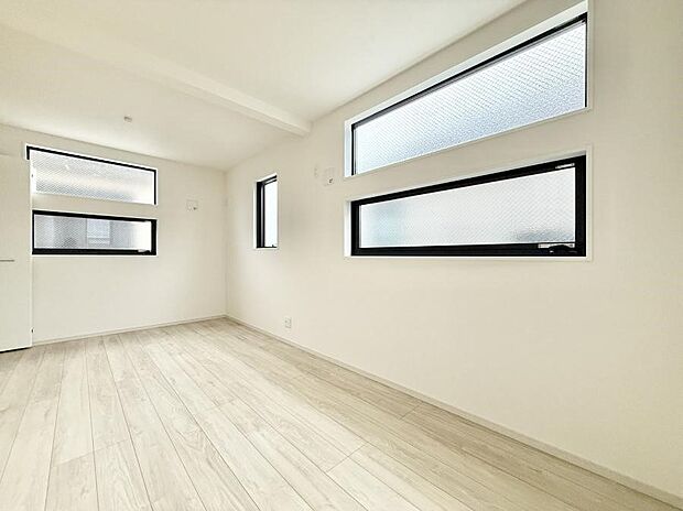 ■シンプルな空間で、収納付きベッドやデスクなど、多機能な家具を活用しやすいです