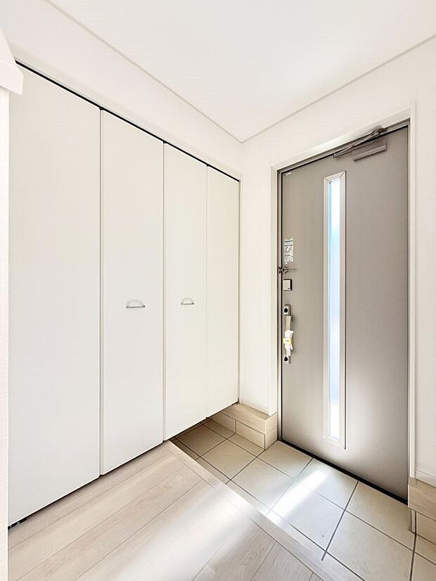 ■収納力の高いシューズボックス付！　玄関がキレイに片付きます！  