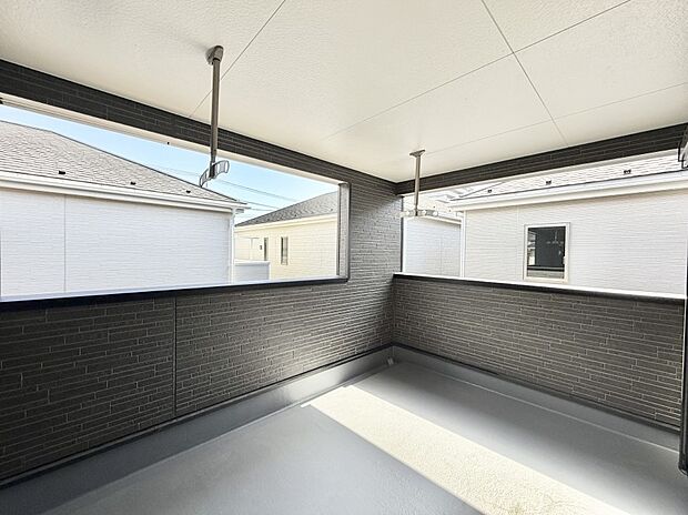 ■急な雨でも安心!雨天時もお洗濯物が干せる人気のインナーバルコニー!