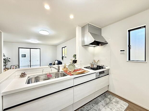 ■小窓があるので、明るさと開放感たっぷりなキッチン!