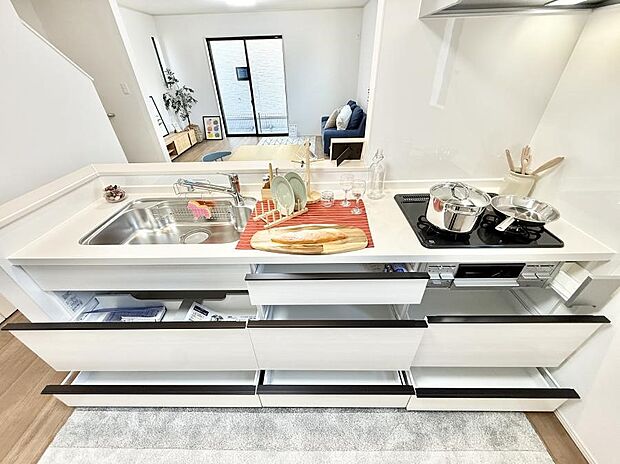 ■シンプルで機能的、毎日使いやすいキッチン