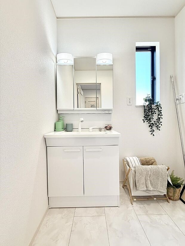 ■明るい洗面所は毎朝の歯磨きも楽しくできちゃいそうです♪