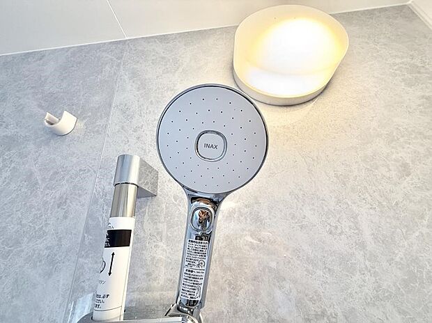 ■手元で簡単に止水できるため、水の無駄遣いを減らすことができます。