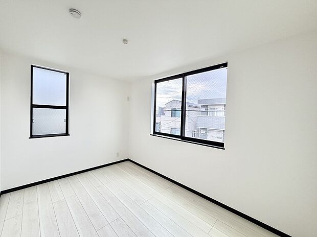 ■2面採光で明るい居室!