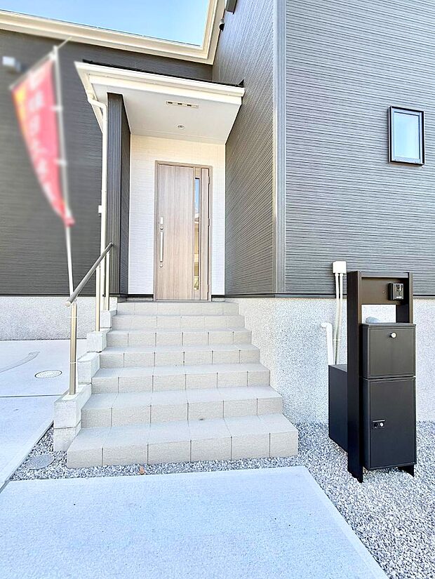 ■玄関はお家の顔！おしゃれな玄関アプローチでお客様をお迎え！  