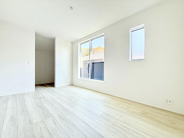 ■大きな窓は開放感があり、明るさ通風バッチリです