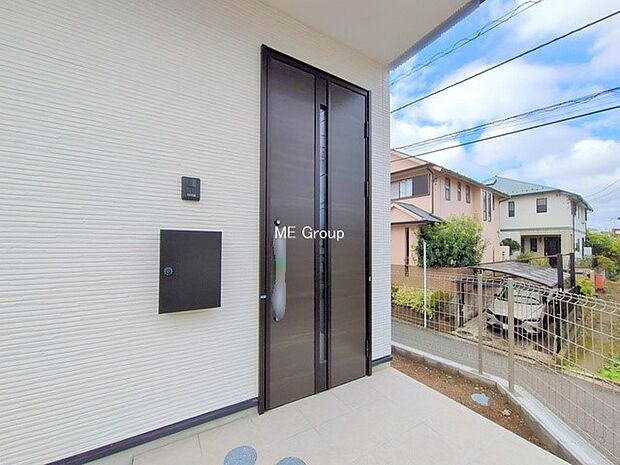 ■ シンプルで美しく、住まいの第一印象を彩る玄関です