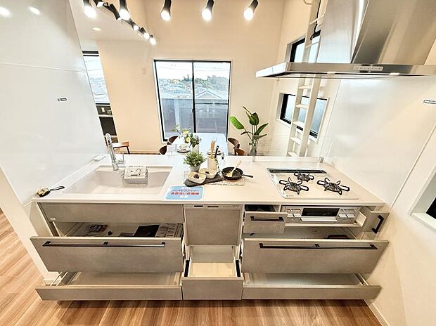 ■収納力豊富なシステムキッチンです！