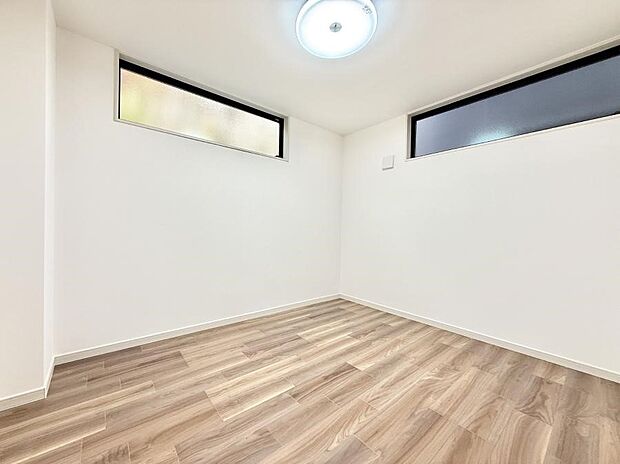 ■2面採光で明るい居室！  