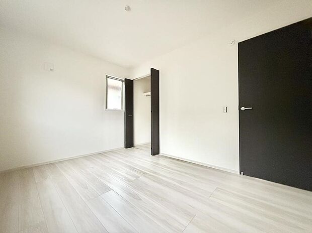 ■シンプルな空間で、収納付きベッドやデスクなど、多機能な家具を活用しやすいです