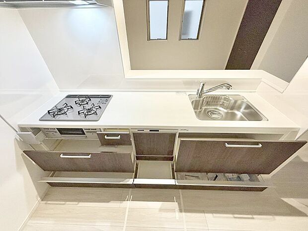 ■シンプルで機能的、毎日使いやすいキッチン