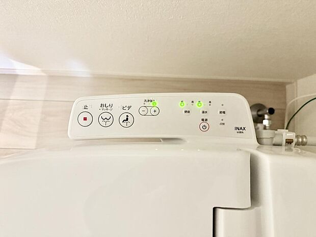 ■温水洗浄で快適、清潔感が保たれるシャワートイレ