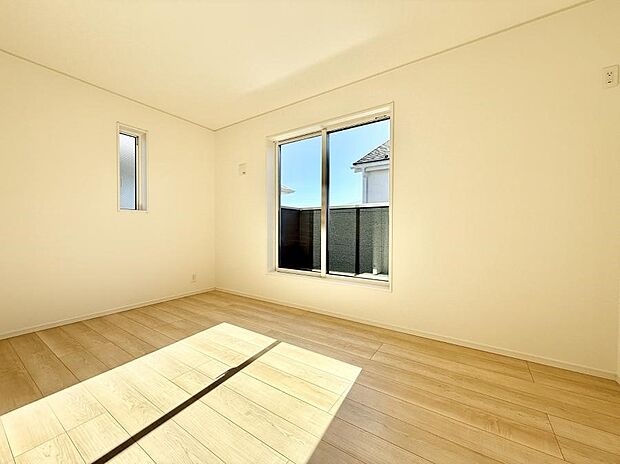 ■大きな窓は開放感があり、明るさ通風バッチリです