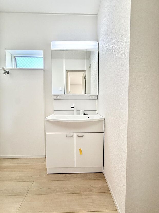 ■明るい洗面所は毎朝の歯磨きも楽しくできちゃいそうです♪