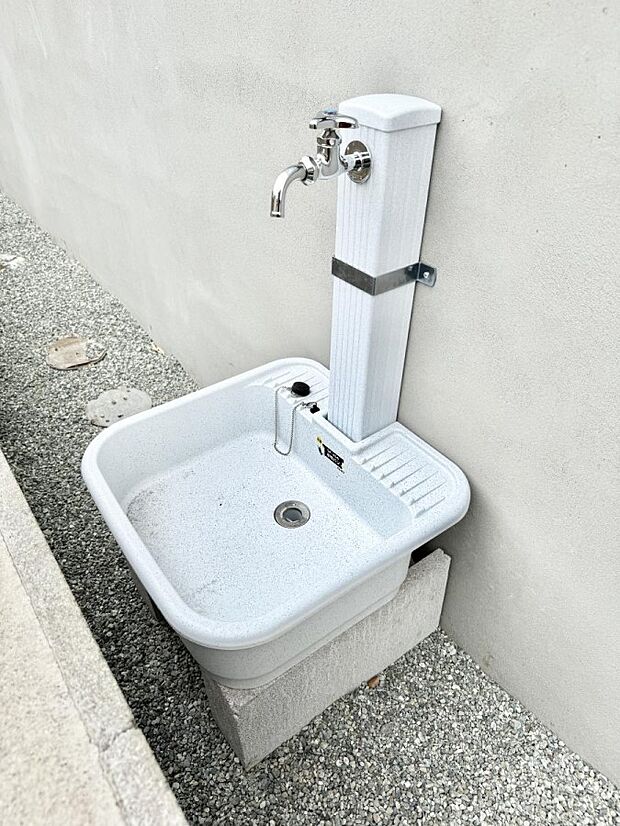 6号棟  ■ガーデニングや洗車などの際に大活躍な屋外立水栓  