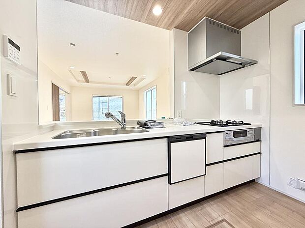 ■シンプルで機能的、毎日使いやすいキッチン