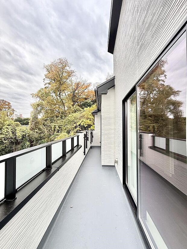 ■ 季節の移ろいを感じられる開放的な空間です