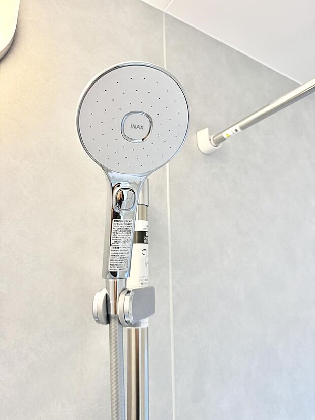 ■手元で簡単に止水できるため、水の無駄遣いを減らすことができます。