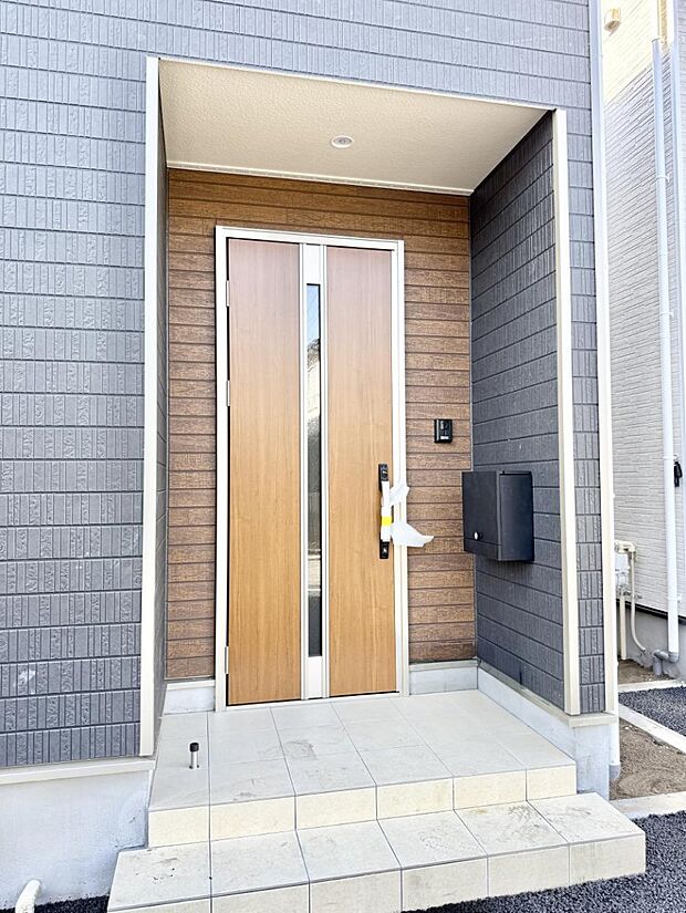 ■ 心地よい暮らしへとつながる、温かい玄関