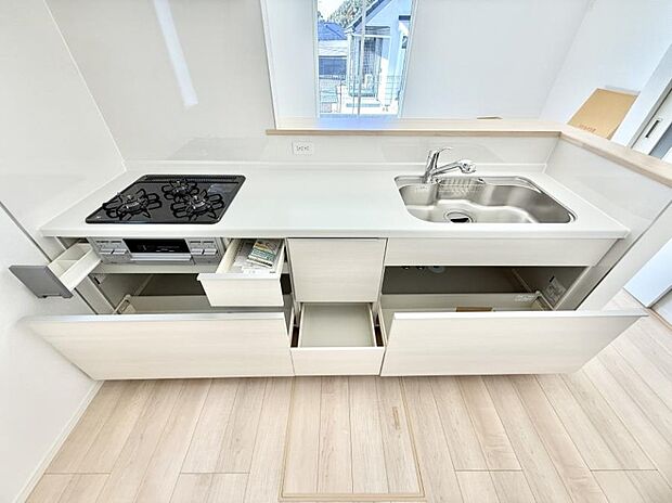 ■シンプルで機能的、毎日使いやすいキッチン