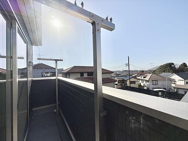 ■ 心地よい風と光を感じる、くつろぎのバルコニー