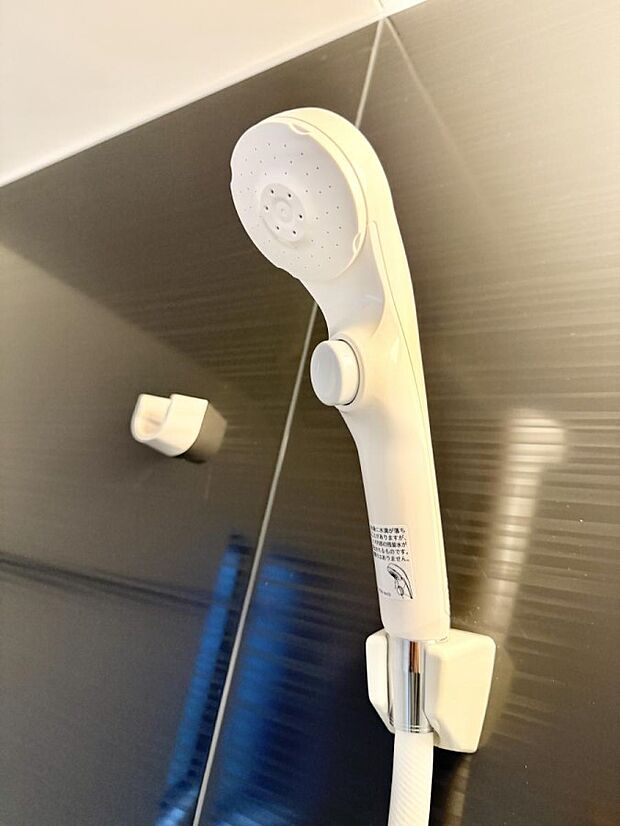 ■手元で簡単に止水できるため、水の無駄遣いを減らすことができます。