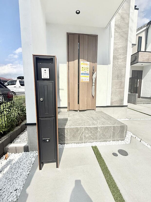 1号棟 ■ シンプルで美しく、住まいの第一印象を彩る玄関です