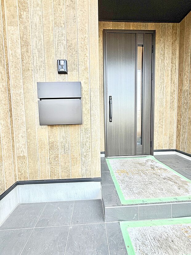 ■ 心地よい暮らしへとつながる、温かい玄関