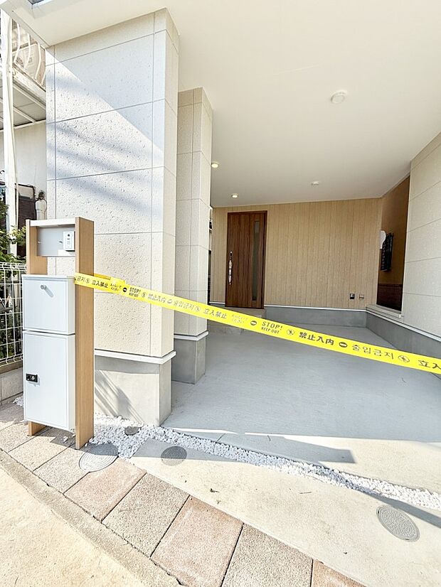 ■ シンプルで美しく、住まいの第一印象を彩る玄関です