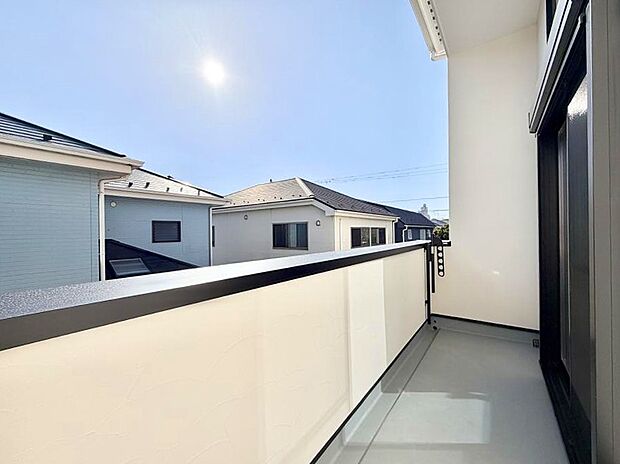 ■ 自然を身近に感じる、開放的なバルコニー