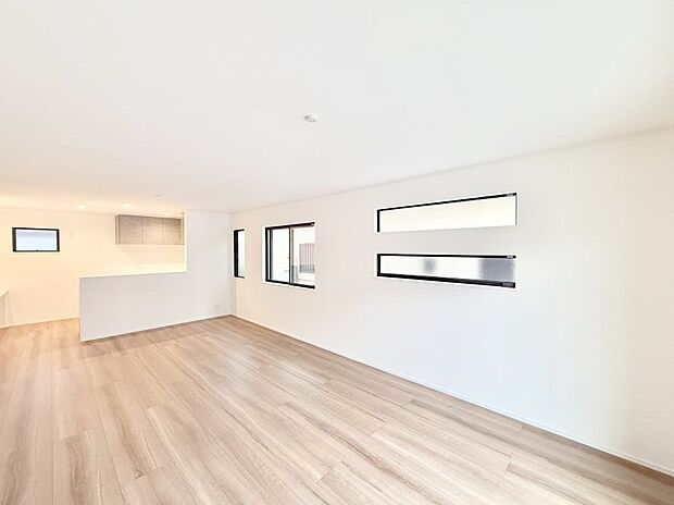 ■陽ざしが射し込む明るいLDKは家族でのんびり寛げます