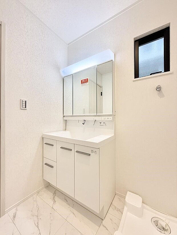 ■明るい洗面所は毎朝の歯磨きも楽しくできちゃいそうです♪