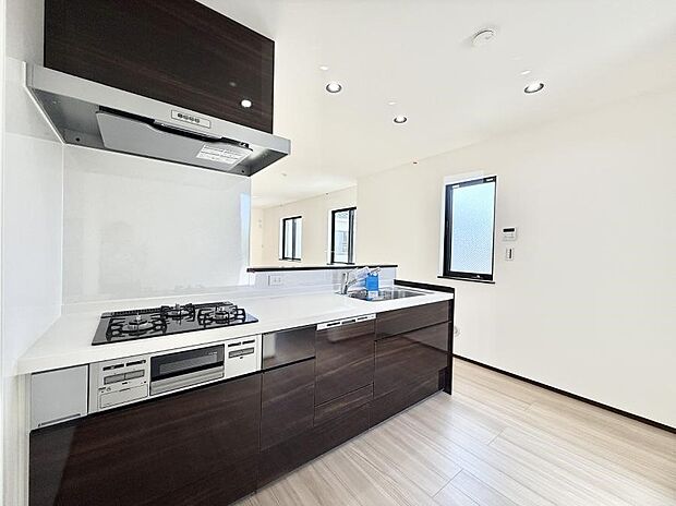 ■シンプルで機能的、毎日使いやすいキッチン