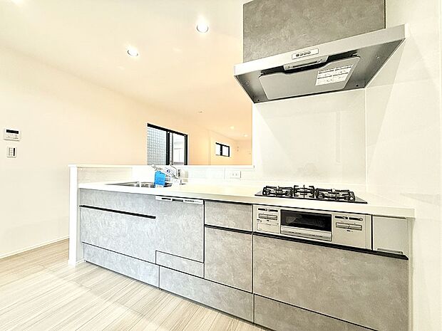 ■シンプルで機能的、毎日使いやすいキッチン