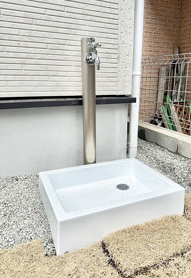 ■ガーデニングや洗車などの際に大活躍な屋外立水栓