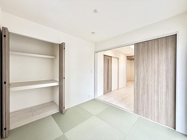 1号棟 ■落ち着いた色合いのお部屋で穏やかな時間を楽しめます