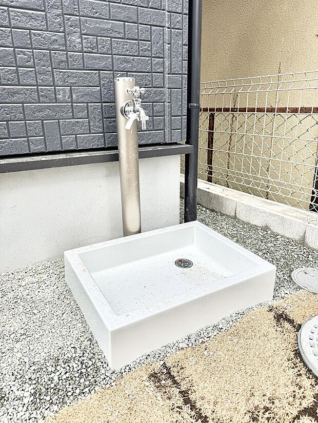 ■ガーデニングや洗車などの際に大活躍な屋外立水栓