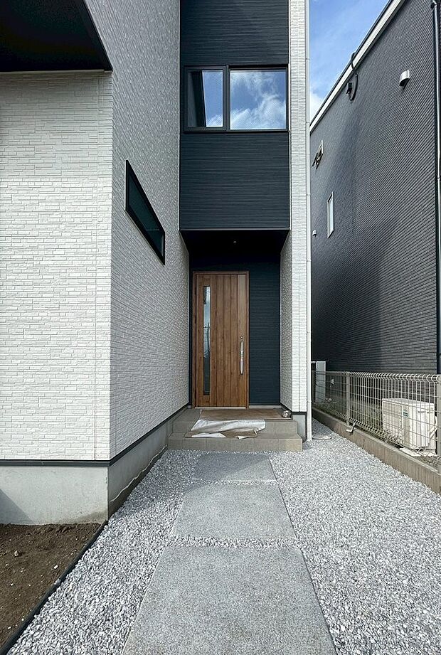 玄関はお家の顔!玄関アプローチでお客様をお迎え!