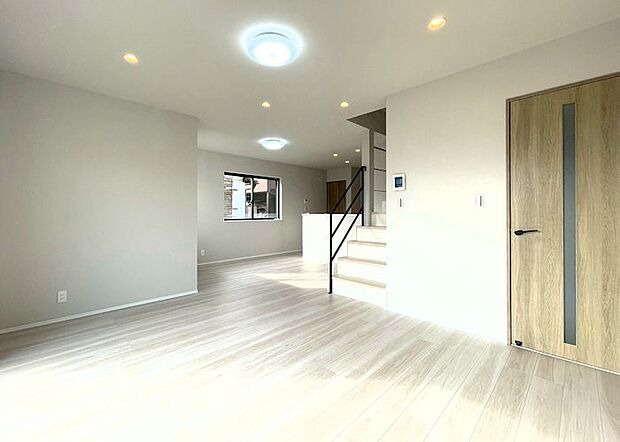 ■白を基調としたリビングはどんなインテリアにもマッチします