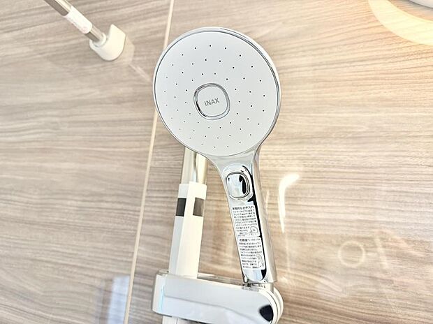 ■わざわざシャワー水栓のレバーまで手を伸ばす必要がなく、簡単に止水できる