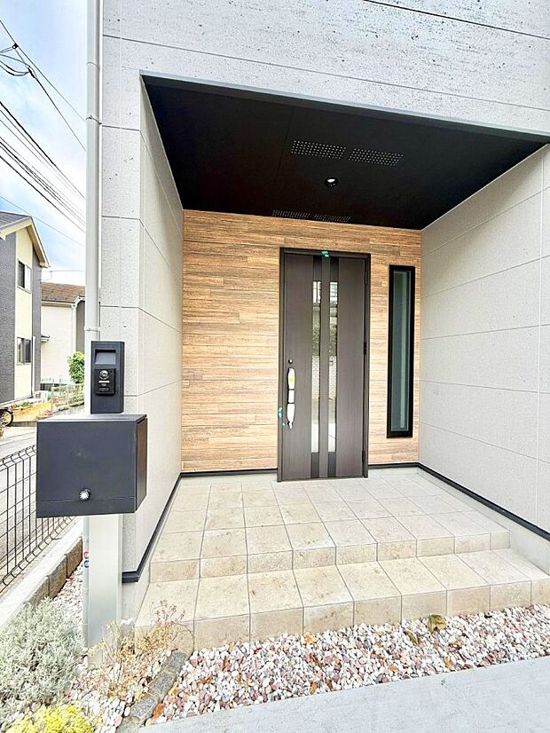 ■ 心地よい暮らしへとつながる、温かい玄関