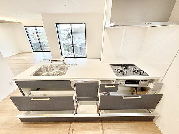 ■シンプルで機能的、毎日使いやすいキッチン