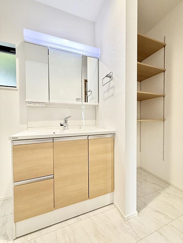 ■明るい洗面所は毎朝の歯磨きも楽しくできちゃいそうです♪