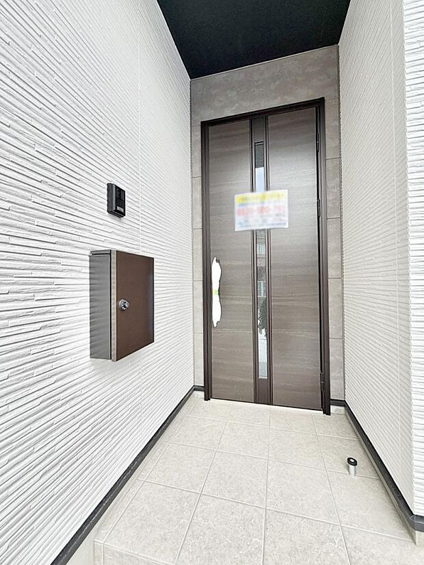 2号棟 ■ 家族とゲストをやさしく迎える、心温まる玄関