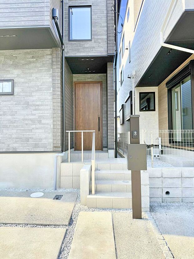 ■玄関はお家の顔！おしゃれな玄関アプローチでお客様をお迎え！  