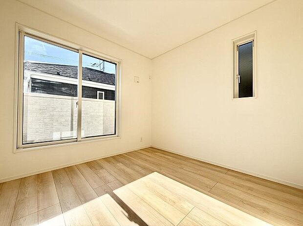 ■シンプルな空間で、収納付きベッドやデスクなど、多機能な家具を活用しやすいです