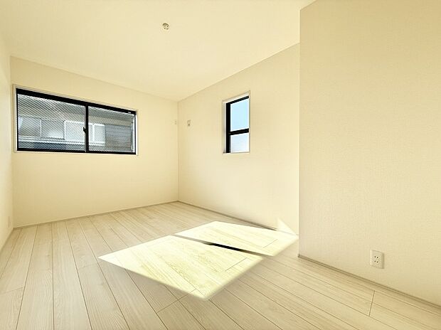 ■シンプルな空間で、収納付きベッドやデスクなど、多機能な家具を活用しやすいです