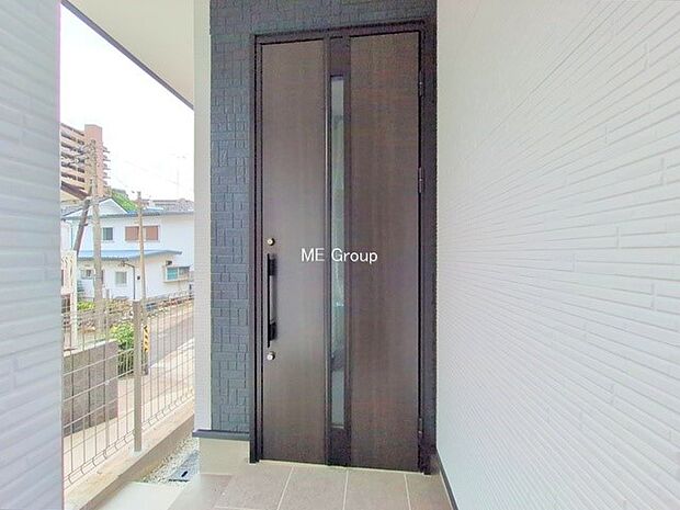 ■ シンプルで美しく、住まいの第一印象を彩る玄関です