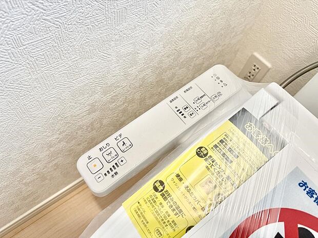 ■温水洗浄で快適、清潔感が保たれるシャワートイレ